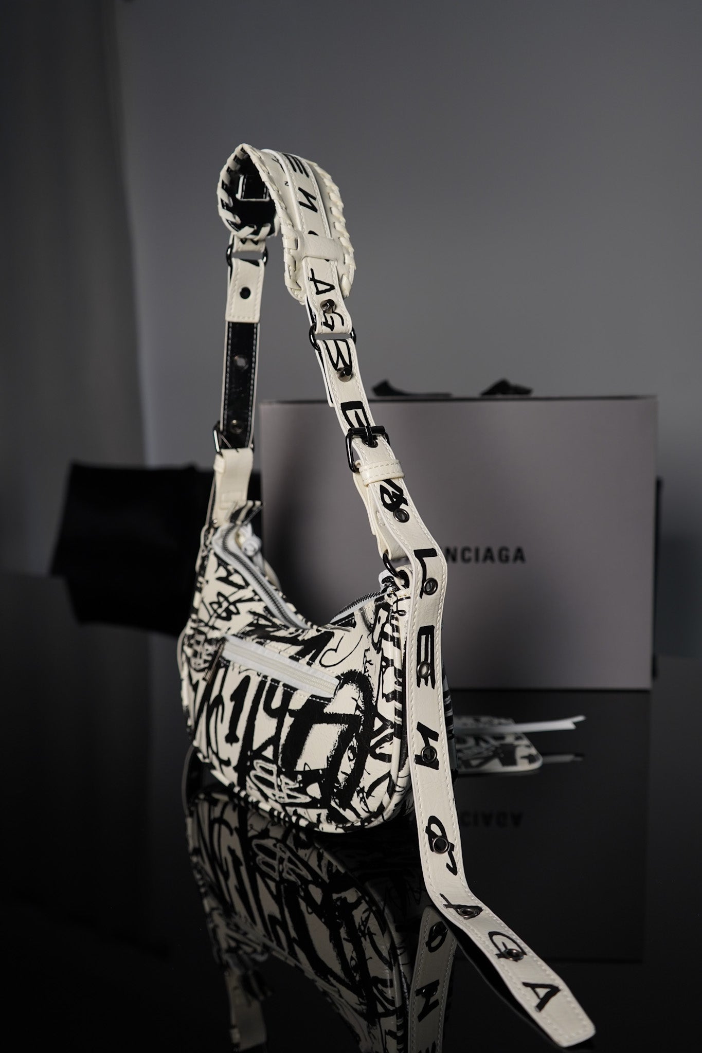 Balenciaga Le Cagole